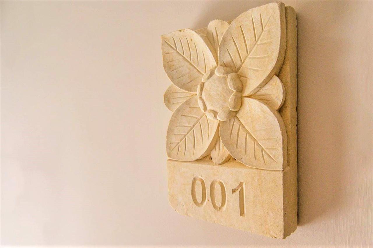 Zahara Beach & Spa By Qhotels - Adults Recommended Zahara de los Atunes Esterno foto A carved stone house number
