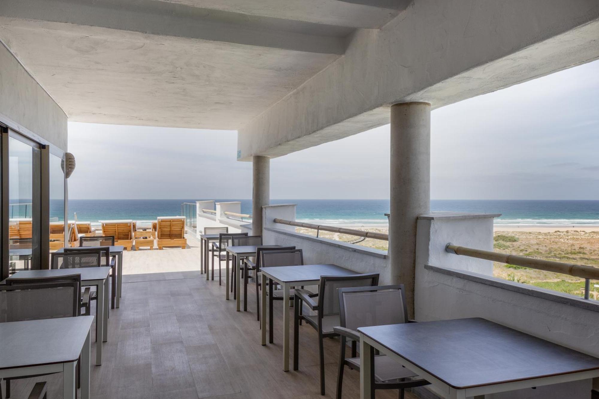 Zahara Beach & Spa By Qhotels - Adults Recommended Zahara de los Atunes Esterno foto The beach at the hotel