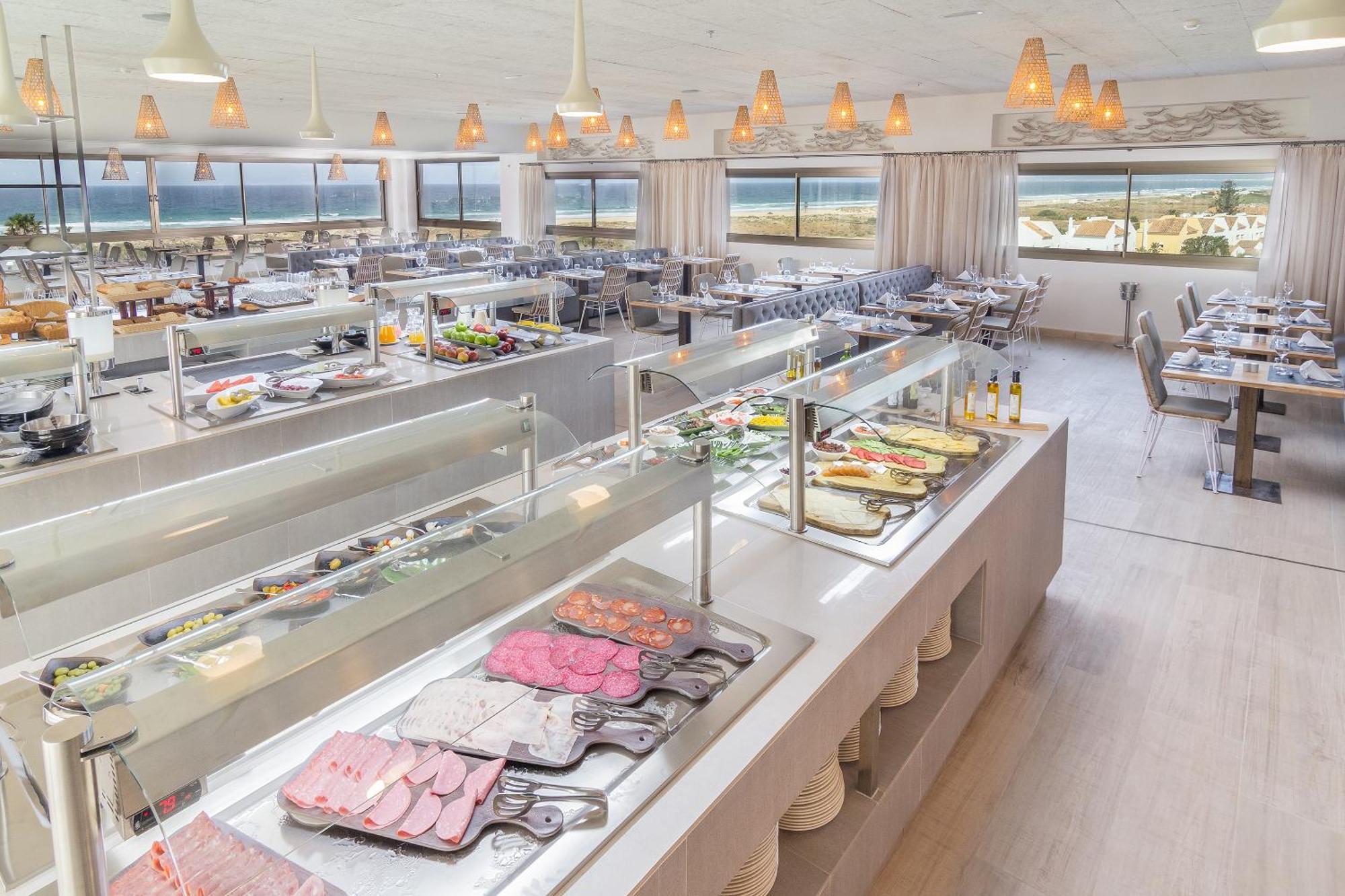 Zahara Beach & Spa By Qhotels - Adults Recommended Zahara de los Atunes Esterno foto Buffet at a hotel