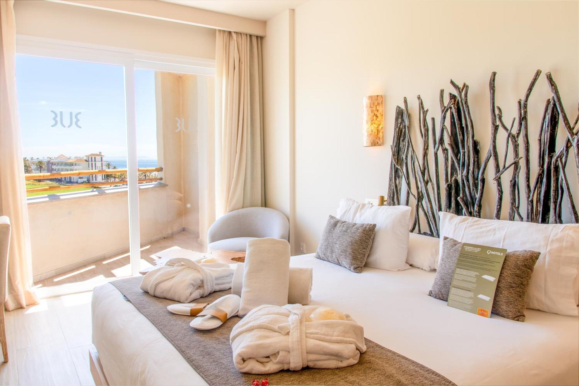 Zahara Beach & Spa By Qhotels - Adults Recommended Zahara de los Atunes Esterno foto A room at the Blue Sea Costa Brava resort